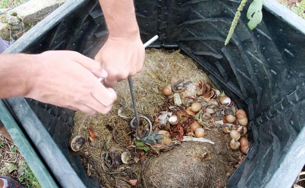 ¿Quieres hacer compost en casa? Vitoria organiza cursos para 365 viviendas