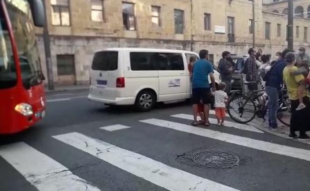 Quejas entre las familias de la escuela de Atxuri por falta de medios