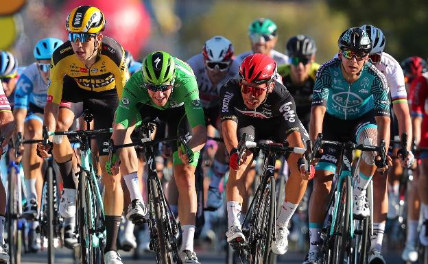 Ewan gana y Sagan es descalificado por embestir a Van Aert