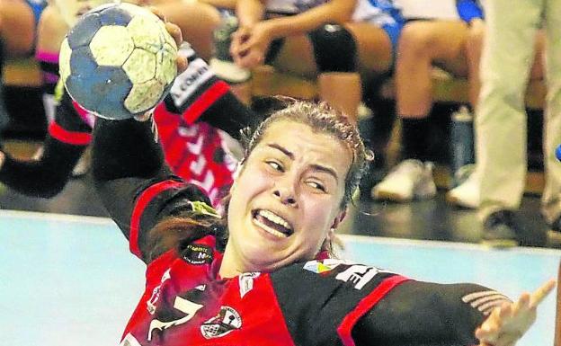 Ainhoa Hernández: «Si todas las jugadoras nos lo creemos, este año podemos hacer grandes cosas»