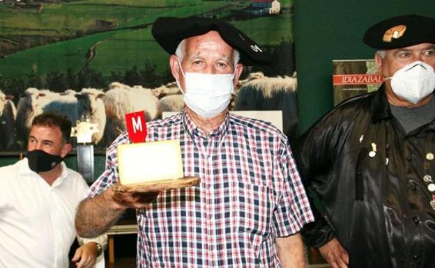 El queso del alavés Patxi López de Uralde vuelve a triunfar en Ordizia