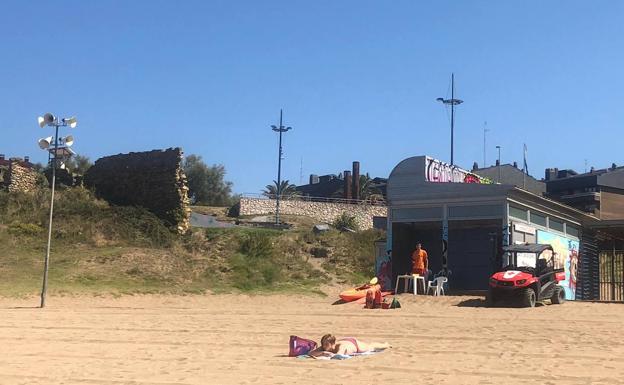 ¿Por qué sonó el 'Cara al Sol' en la megafonía de dos playas vizcaínas?