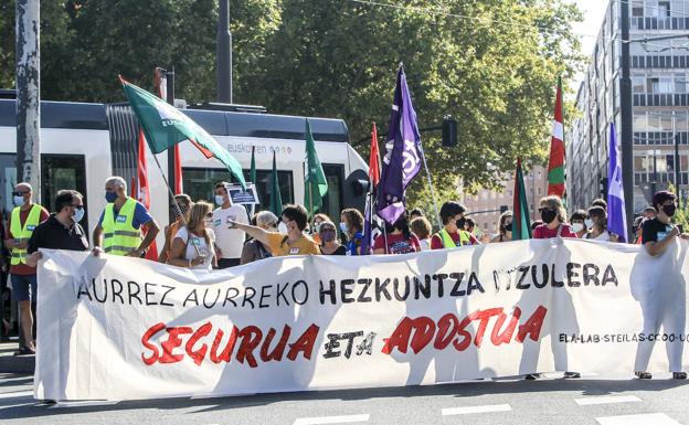 Los sindicatos cifran en un 70% el seguimiento a la huelga en los colegios vascos y Educación lo rebaja al 42%