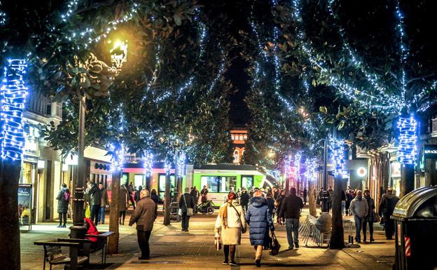 Vitoria renovará su iluminación navideña para «ayudar al comercio local»