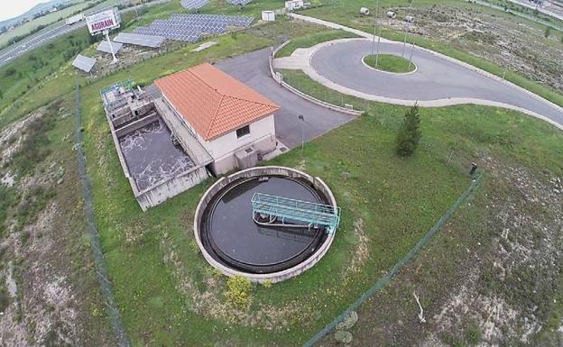 Arranca la colocación de colectores para depurar el agua de Salvatierra