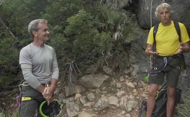 Polémica por el viaje de Fernando Simón y Jesús Calleja para grabar en plena segunda ola 'Planeta Calleja'