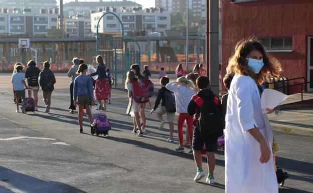 Steilas demanda a Educación por «no dotar de equipos de protección» a especialistas de apoyo ni a fisioterapeutas