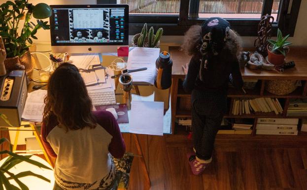 Euskadin eta Nafarroan %190 igo dira telelanean dauden langileak