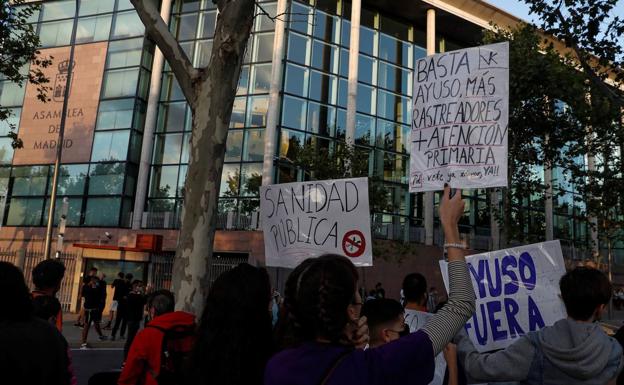 Tres detenidos y seis heridos en una protesta por los confinamientos en Madrid