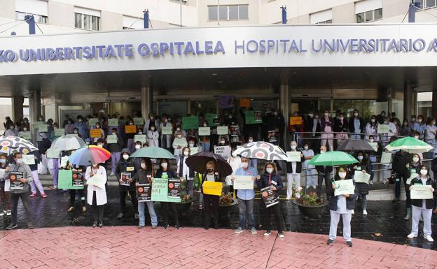 Los trabajadores del HUA piden a la consejera de Salud que deje las «declaraciones propagandísticas»