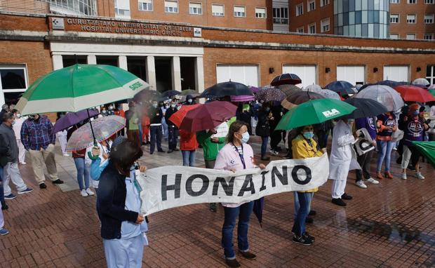 «Es el momento de pasar de las palabras a los hechos», reivindican los sindicatos de Osakidetza