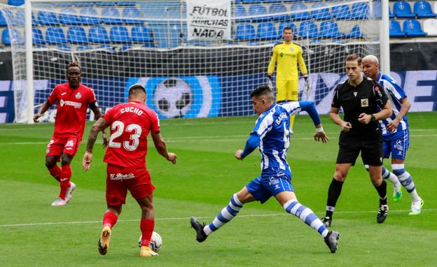 Ritmo y ocasiones en una primera parte sin goles entre Alavés y Getafe