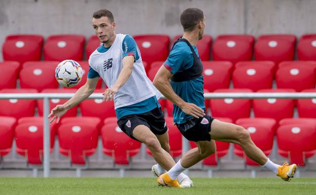 Iñigo Vicente, la única novedad en la convocatoria para el Eibar