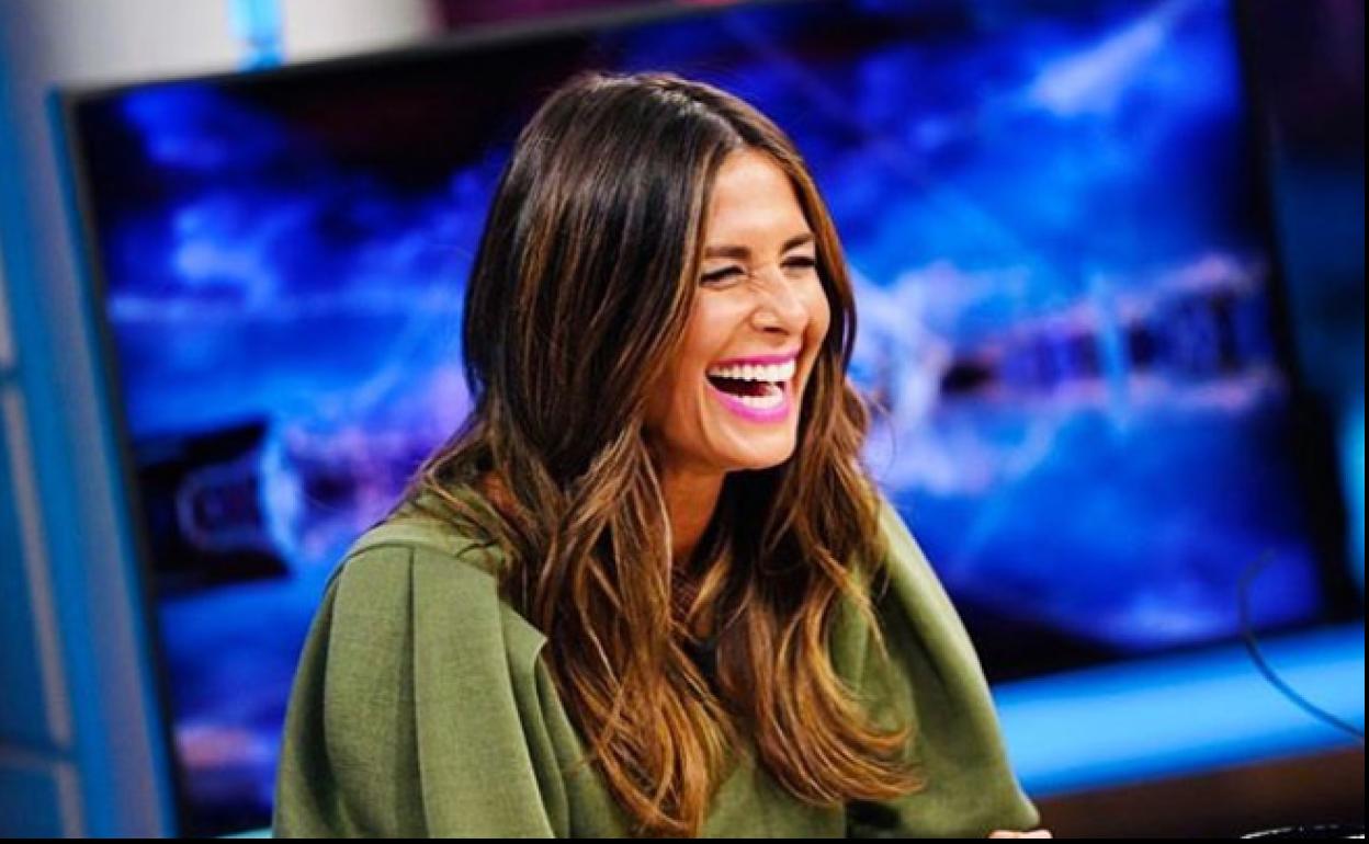 Nuria Roca tiene la prenda rebajada de Mango que salvará tus looks de  entretiempo | El Correo