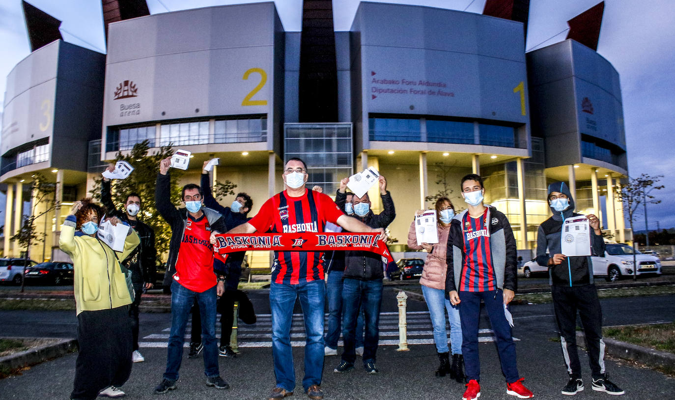 Así vivió la afición el regreso al Buesa Arena