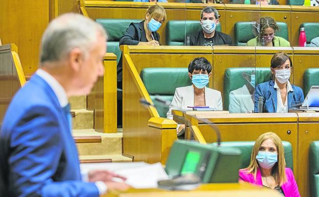 Los grupos de la oposición se quejan de la falta de interlocución con el lehendakari