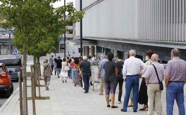 Denuncian que alumnas de Enfermería en prácticas han realizado PCR en el Hospital de Urduliz