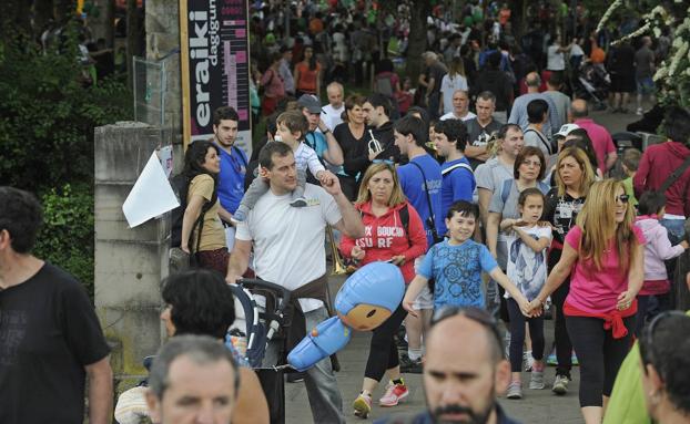 Ibilaldia ospatuko ez den arren, hainbat ekitaldi antolatu ditu datorren asterako Ikastolen Elkarteak