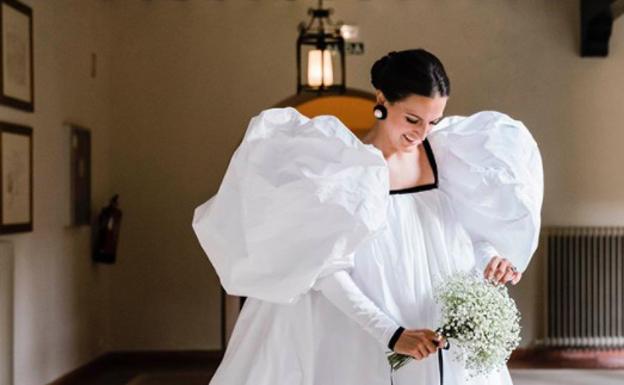 Carlota, la novia del «vestido-globo» gigante del que todo el mundo habla