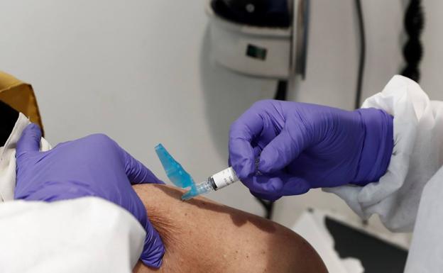 Contagiado un voluntario español que participaba en los ensayos de la vacuna de Oxford