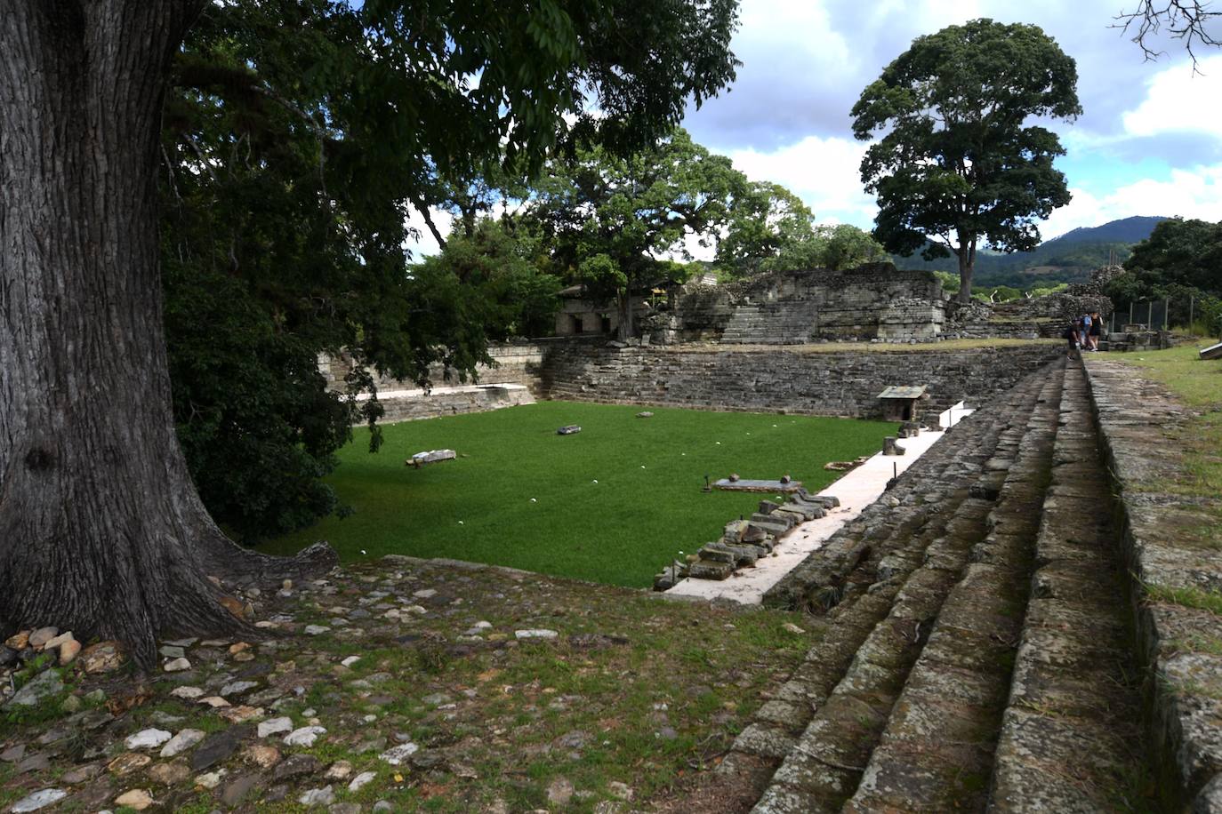 La impresionante escalera de jeroglíficos maya