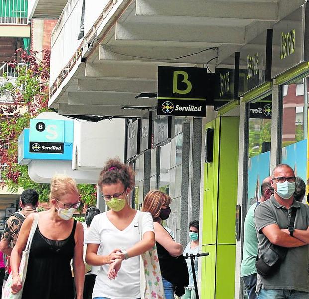 La Generalitat pide ampliar el teletrabajo y las clases virtuales por la subida de casos