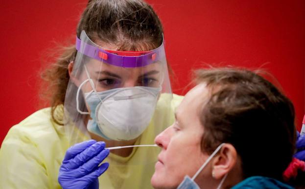 Bajan los hospitalizados y los positivos en Álava, que suma 39 nuevos contagios