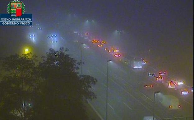 Un herido en un accidente entre cuatro vehículos al final del corredor del Txorierri