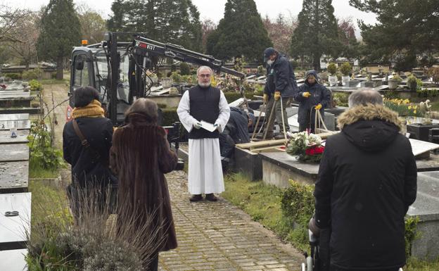 Vitoria no restringirá las visitas a los cementerios en Todos los Santos