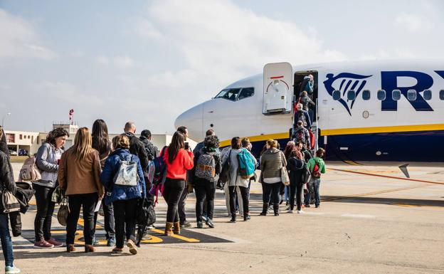 Ryanair conectará Vitoria con Alicante a partir de enero