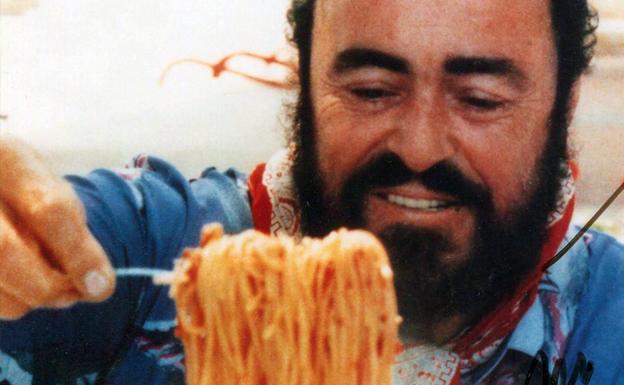 Cuando Pavarotti cocinó pasta en Bilbao