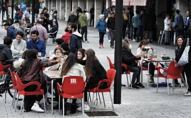 La Fiscalía avala la prohibición en Euskadi de las reuniones de más de seis personas