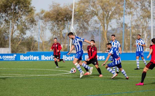 El Alavés B aprovecha los errores para batir a un Arenas ambicioso