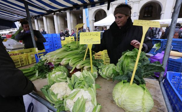Vitoria mantiene el mercado agrícola de Navidad solo con productores de Álava