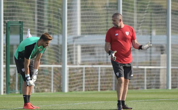 El entrenador de porteros del Athletic, positivo