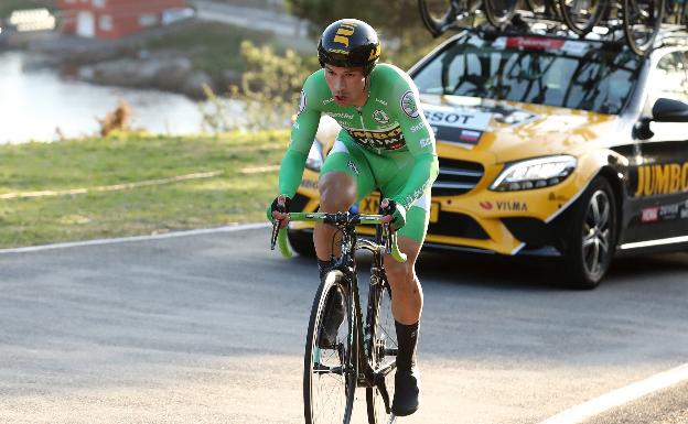 Roglic vuelve desde el fin del mundo