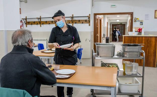 «La segunda ola será letal para las familias en la cuerda floja», advierten Cáritas y otras ONG