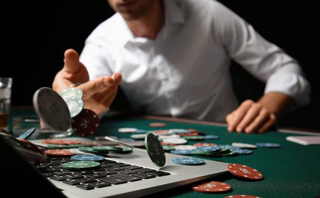 Itxialdian kirol apustuek behera egin bazuten ere, poker eta online kasinoen arrakasta izugarria izan zen