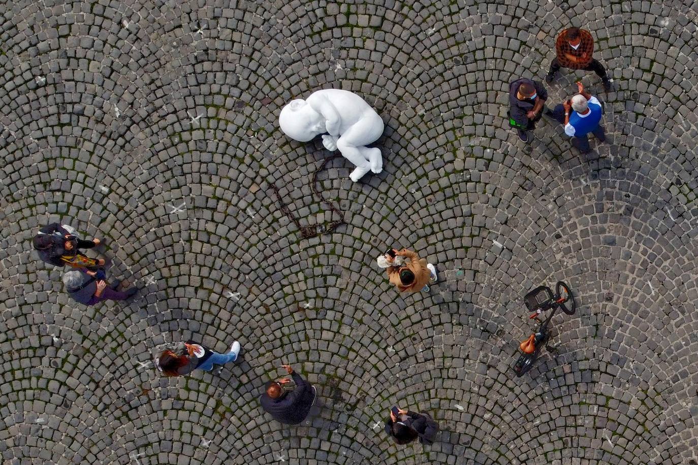 Abandonan una obra de un millón de euros en una plaza de Nápoles