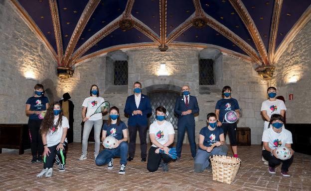 Fundación Vital beca a catorce deportistas para su formación