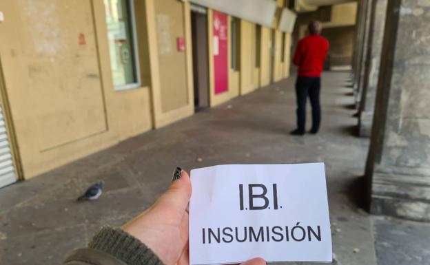 Pasquines anónimos piden «insumisión» al IBI ante la Hacienda foral en Llodio