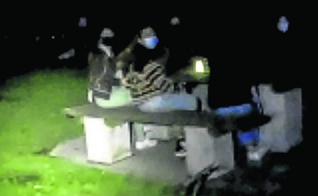 Desalojan el parque de Kobetas tras descubrir a cuadrillas haciendo botellón