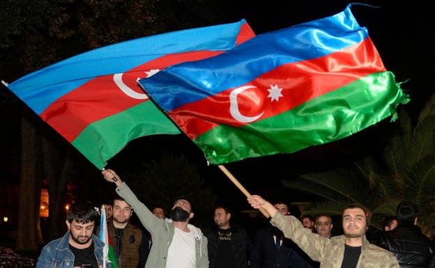 Azerbaiyán y Armenia acuerdan poner fin a la guerra en Nagorno Karabaj