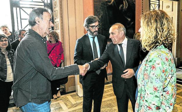 González aplaza los Presupuestos para «atender las necesidades» por la pandemia