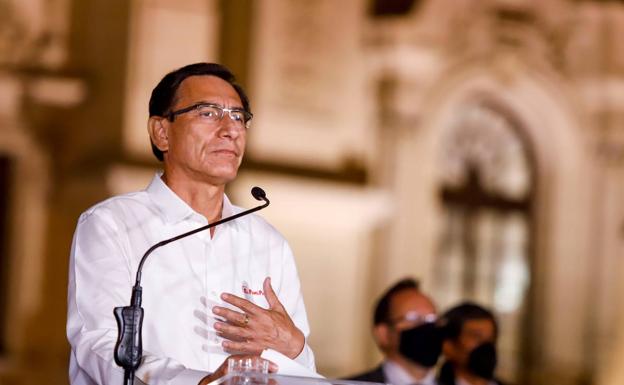El Congreso de Perú aprueba la destitución del presidente Martín Vizcarra por corrupción