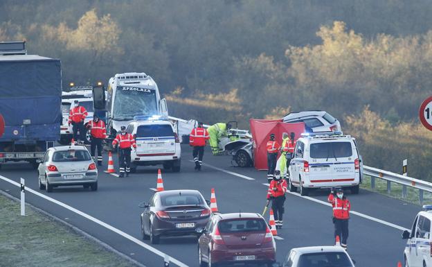 Un muerto y un herido leve en un accidente múltiple en la AP-1, a la altura de Arrazua-Ubarrundia