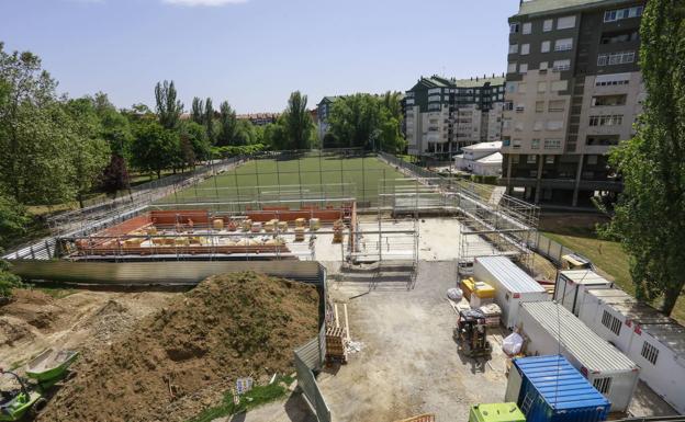 El Ayuntamiento volverá a licitar la obra de los campos de Aranbizkarra tras dejar la adjudicataria los trabajos a la mitad
