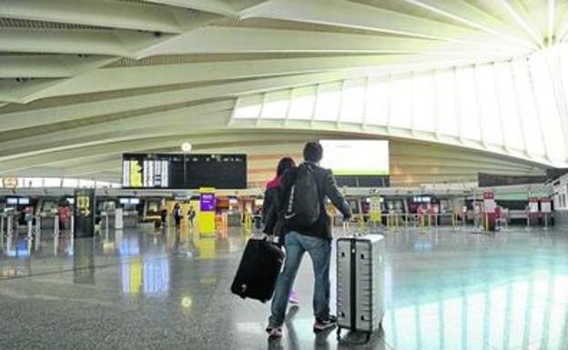 El tráfico aéreo cae un 75% en la terminal de Loiu en octubre