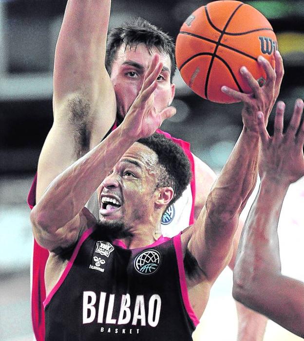 Mumbrú pide más regularidad para hacer frente al UCAM