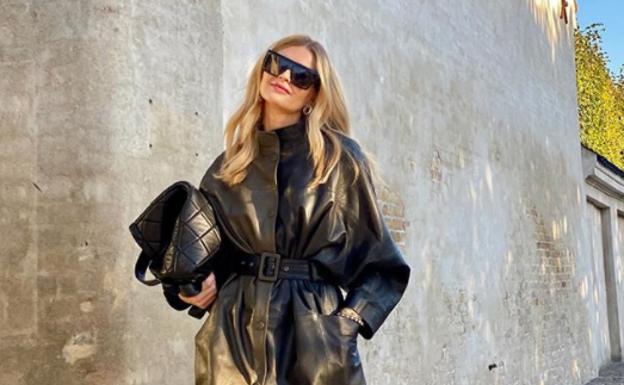 Formas de llevar el 'efecto cuero', la tendencia de otoño que se adueña de los looks más estilosos